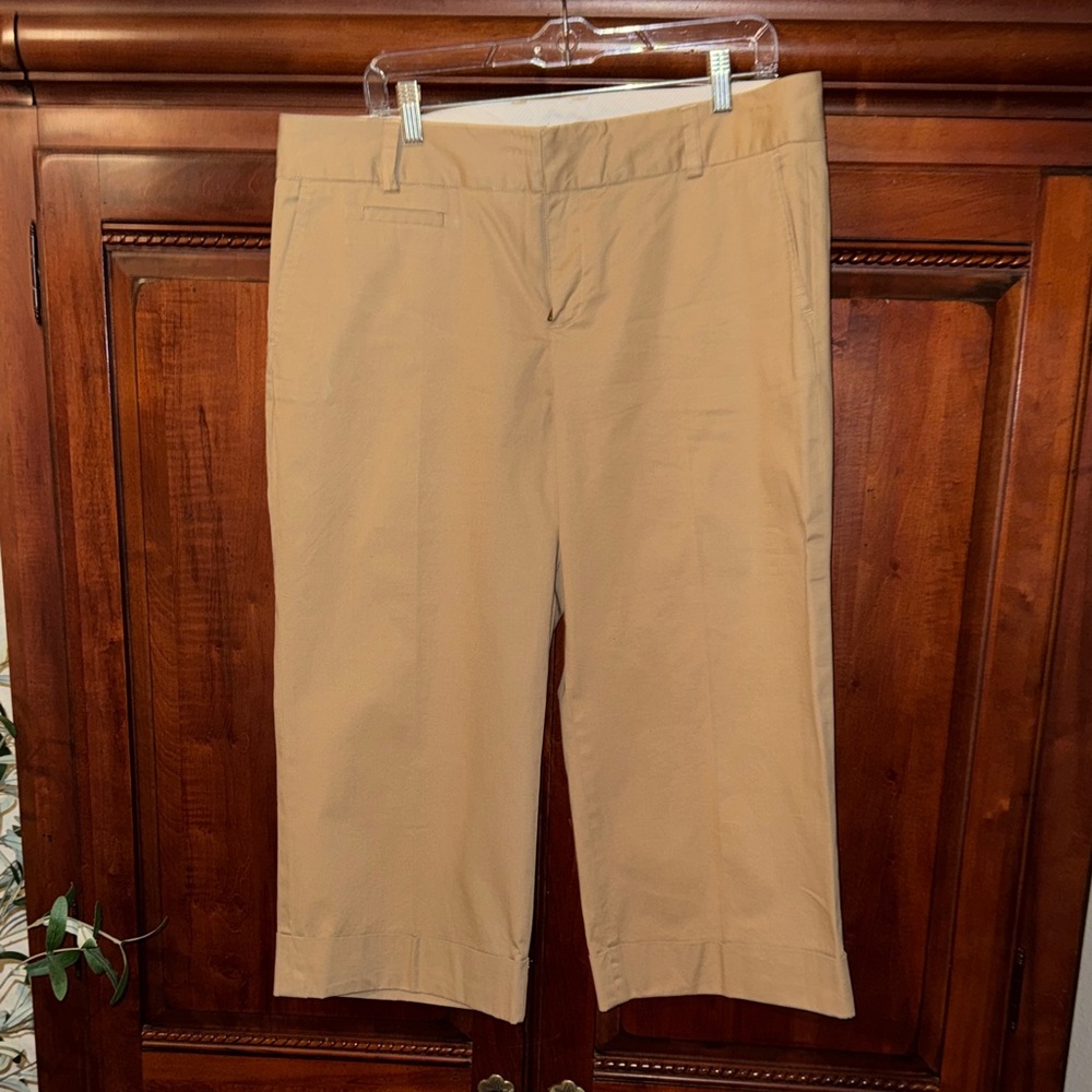 Women’s GAP Khaki Cuffed Crops Size 16